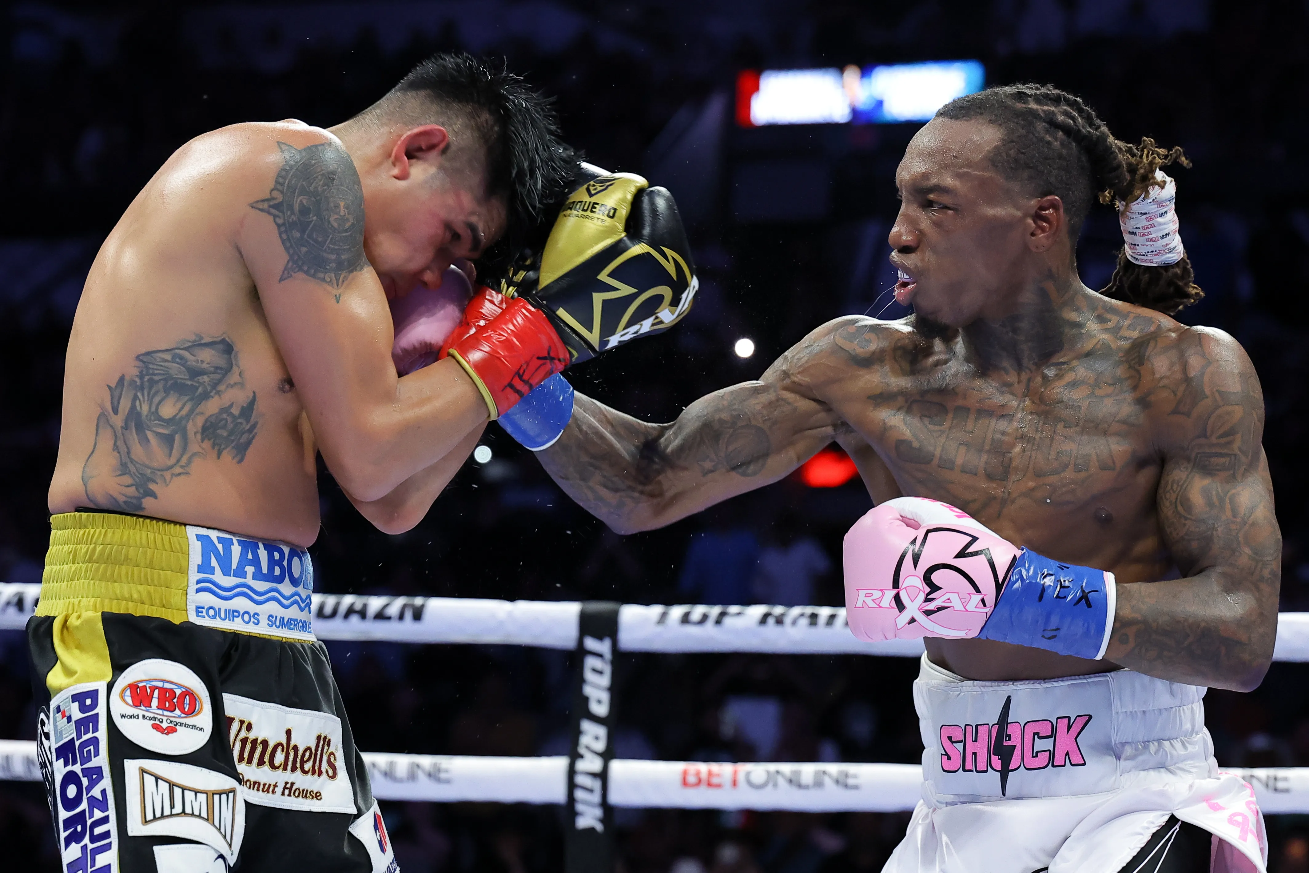 O'Shaquie Foster's brilliance makes him a three-belt champion over Emanuel Navarrete